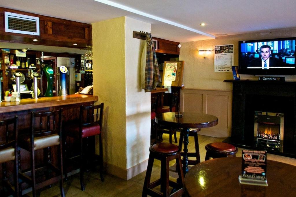 Wallis Arms Hotel Millstreet Exterior photo